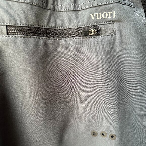Vuori Men's Performance Shorts Medium 9" - Picture 3 of 6